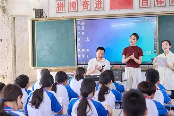“燃星計劃”助力百千萬工程公益音樂課堂走進(jìn)汕尾海豐